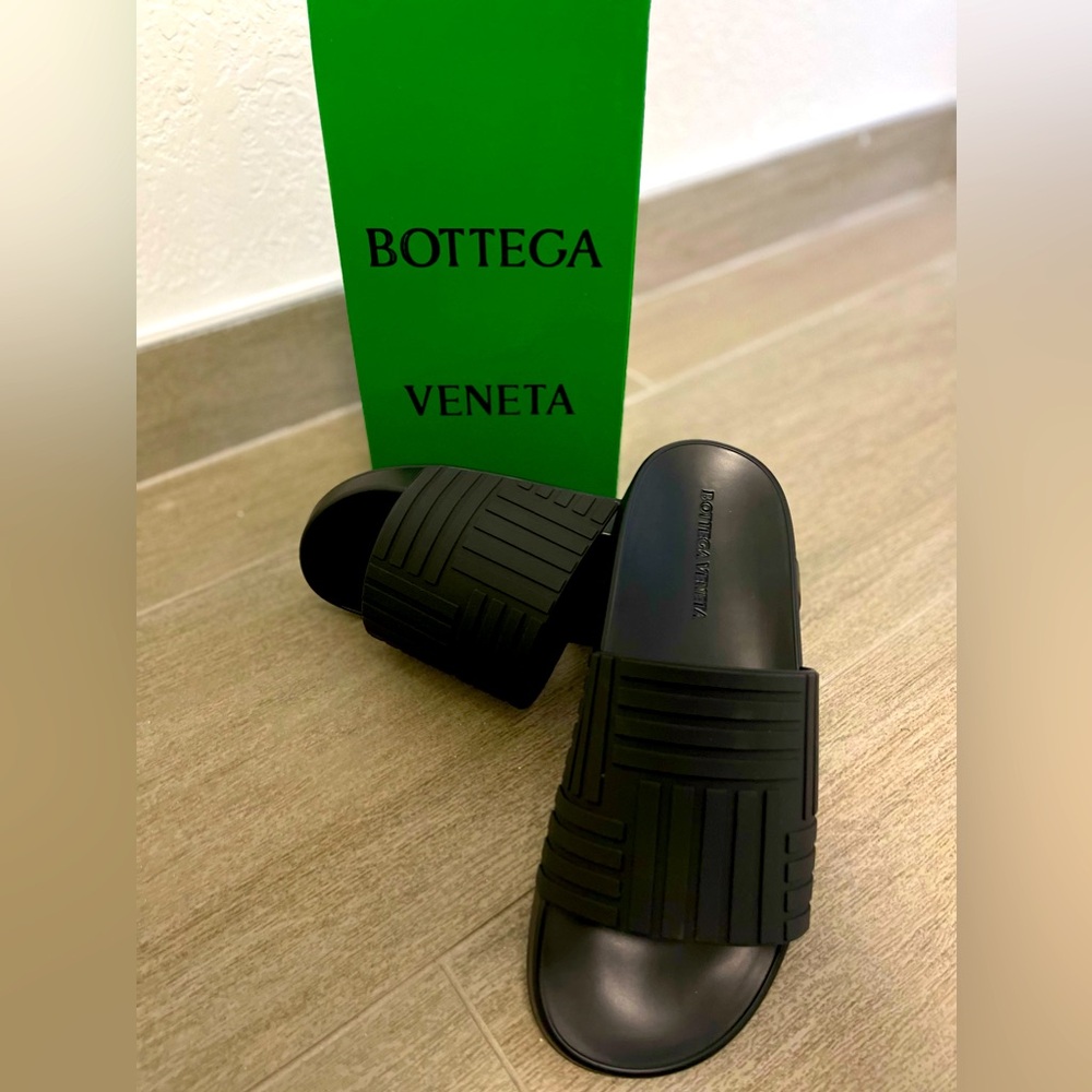 Bottega Veneta Slide size Us 12